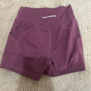 Alphalete Surface Pocket Shorts - Violet